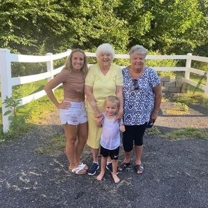 Meet your Posher, Denise